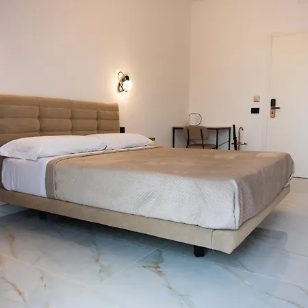 Sky Touch 4* Nápoly